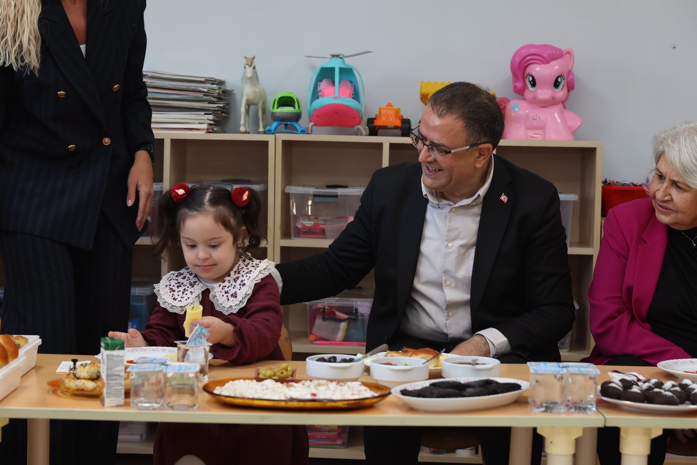 Ba�kan G�k�e, E�itimin ve ��rencilerin Yan�nda