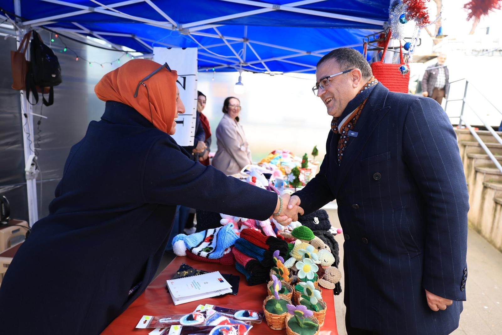 El Eme�i �r�nler Yeni Y�la De�er Kat�yor