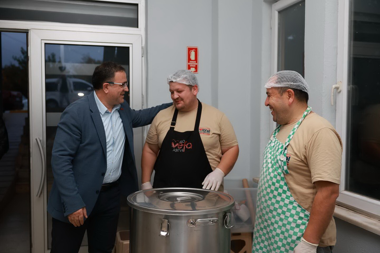 Bakan Gke, Gne Emekilerle Balad