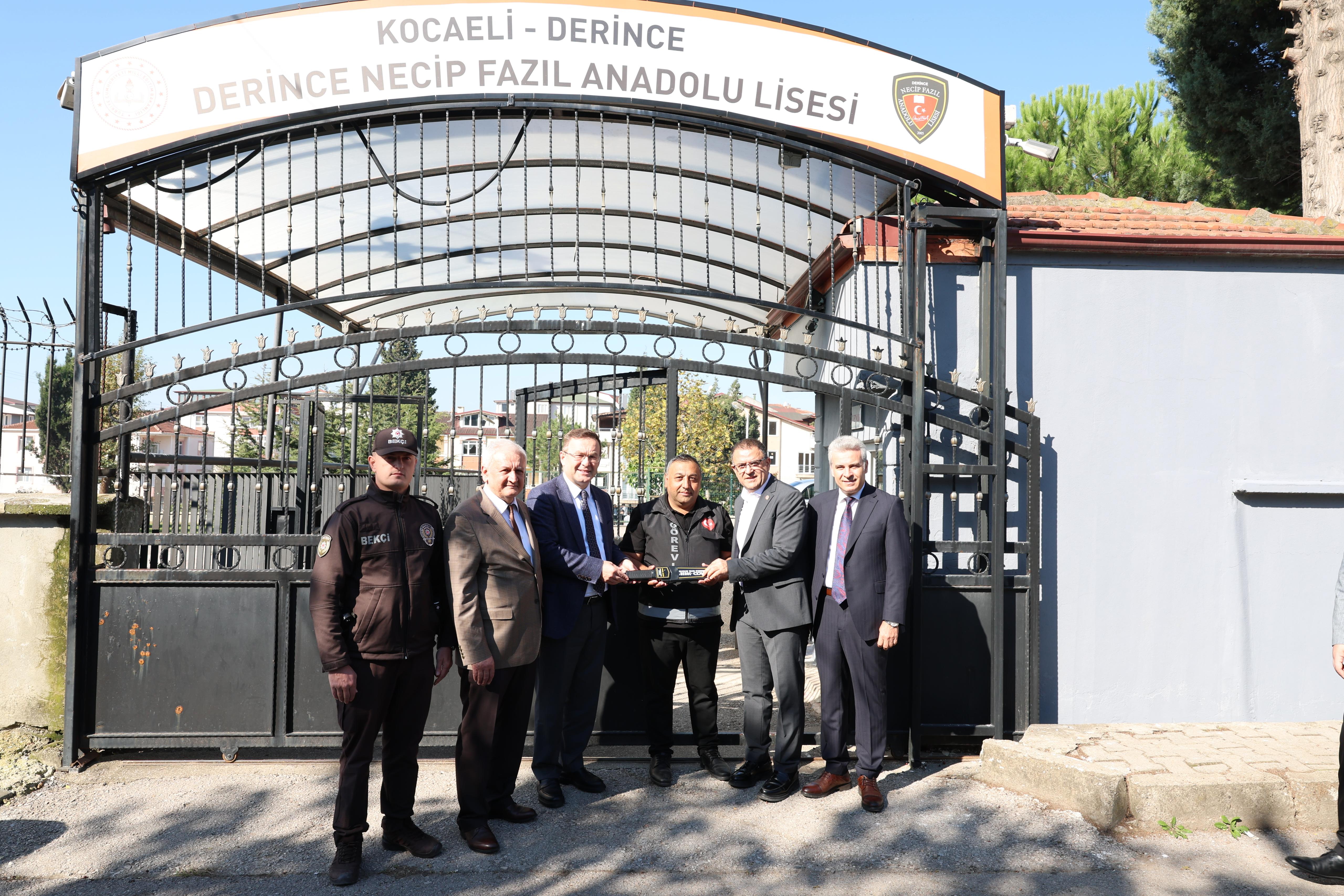 Derince�de 55 Okula Dedekt�r Deste�i