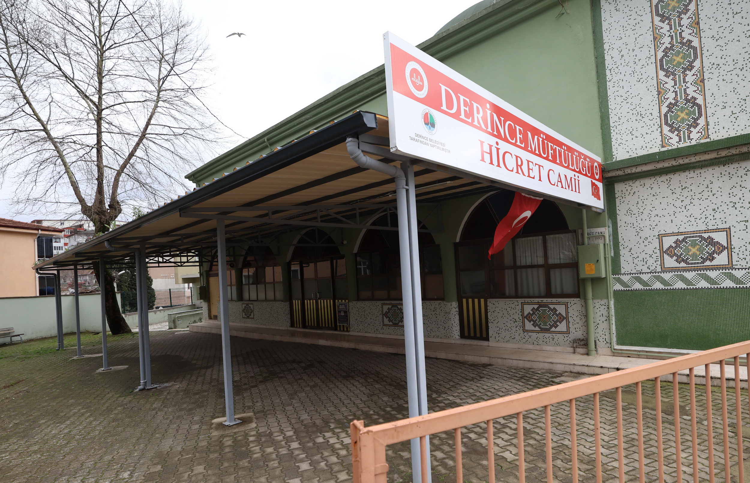 Derince Belediyesi�nden �badethanelere Sundurma Deste�i