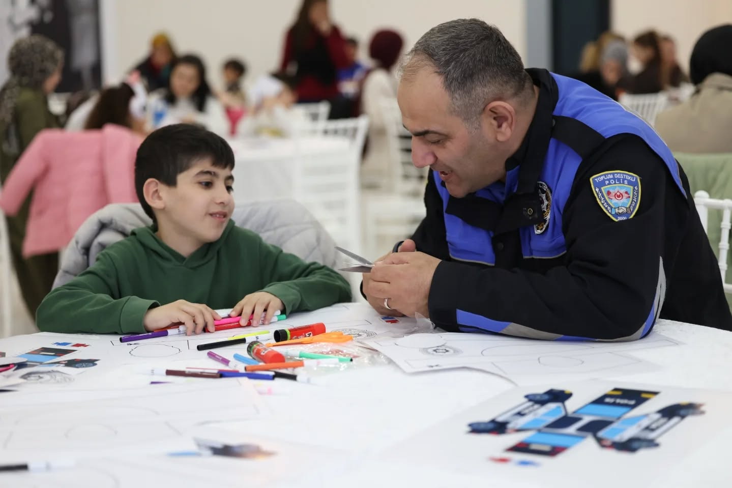 Minik Kalpler Polislerle Bulu�tu