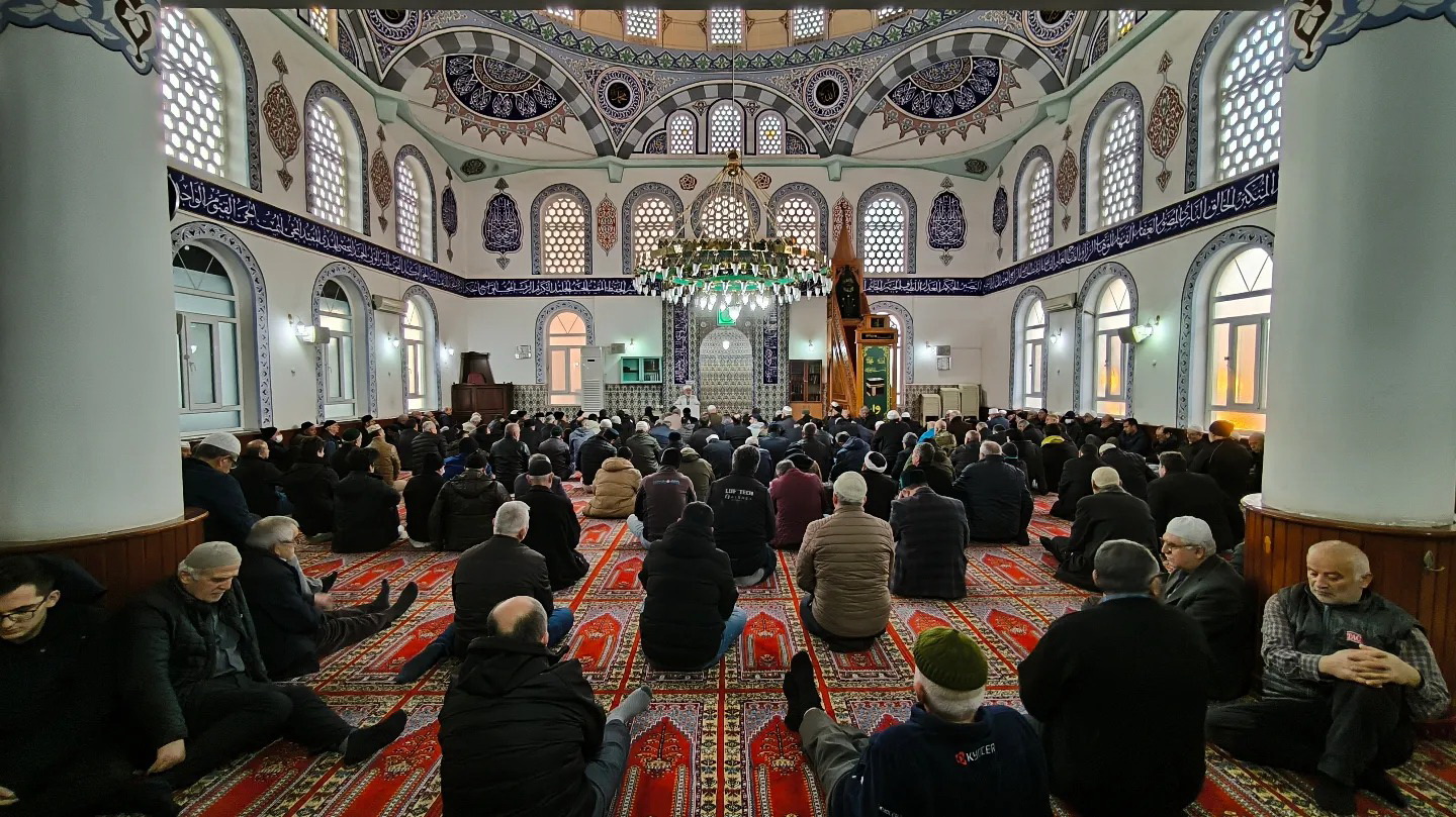 Glerevler Camiinde Sabah Namaz Bulumas