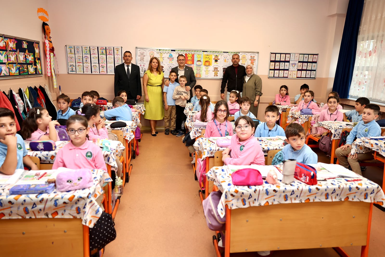 Ba�kan G�k�e, ��rencileri Yaln�z B�rakm�yor