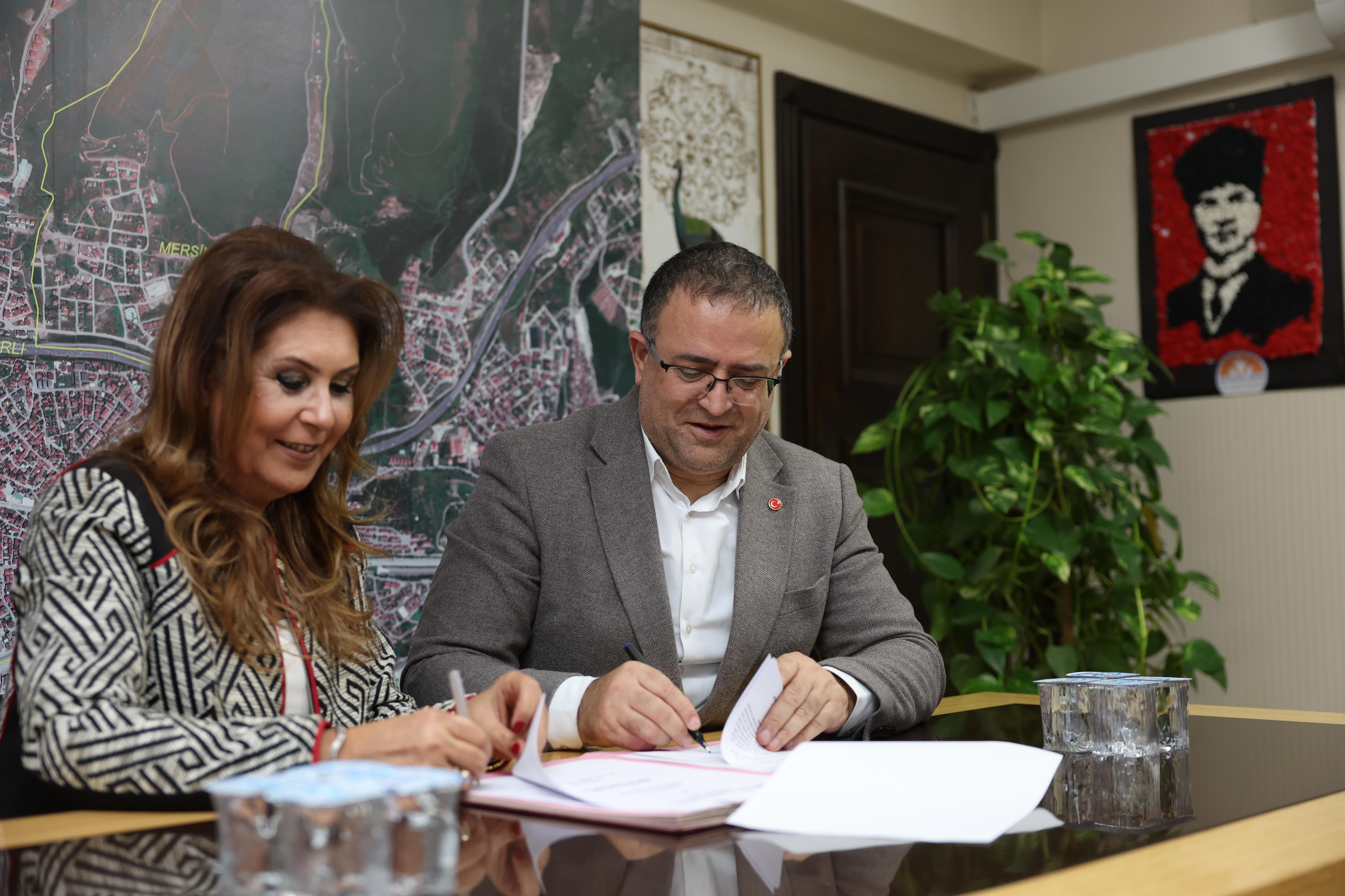 Derince Belediyesi�nde �al��anlar�n Y�z� G�l�yor