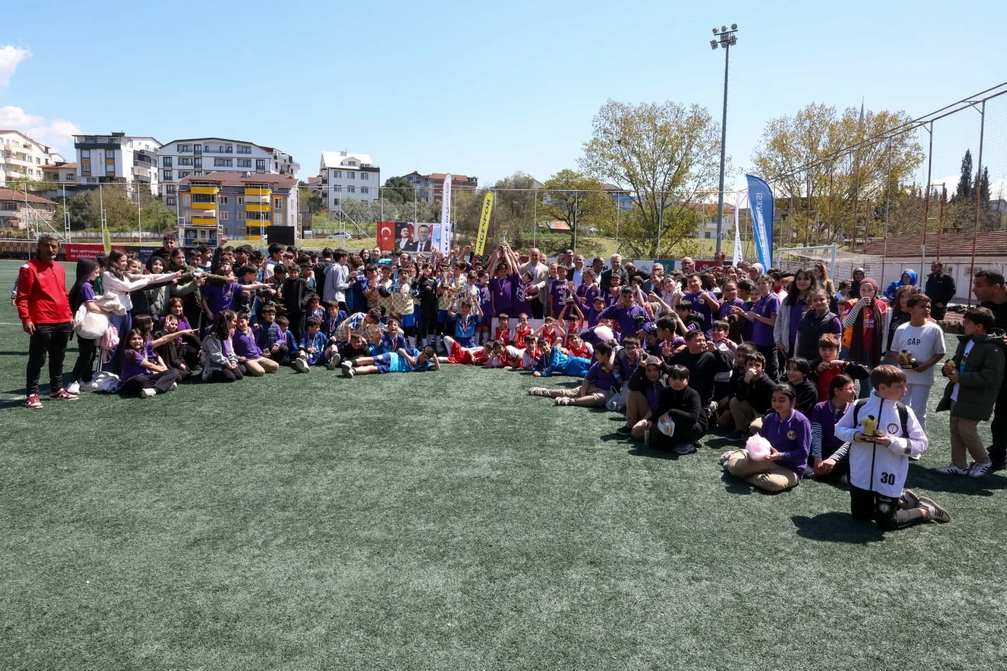 23 Nisan Futbol Turnuvas��nda �ampiyon S�rr�pa�a Ortaokulu