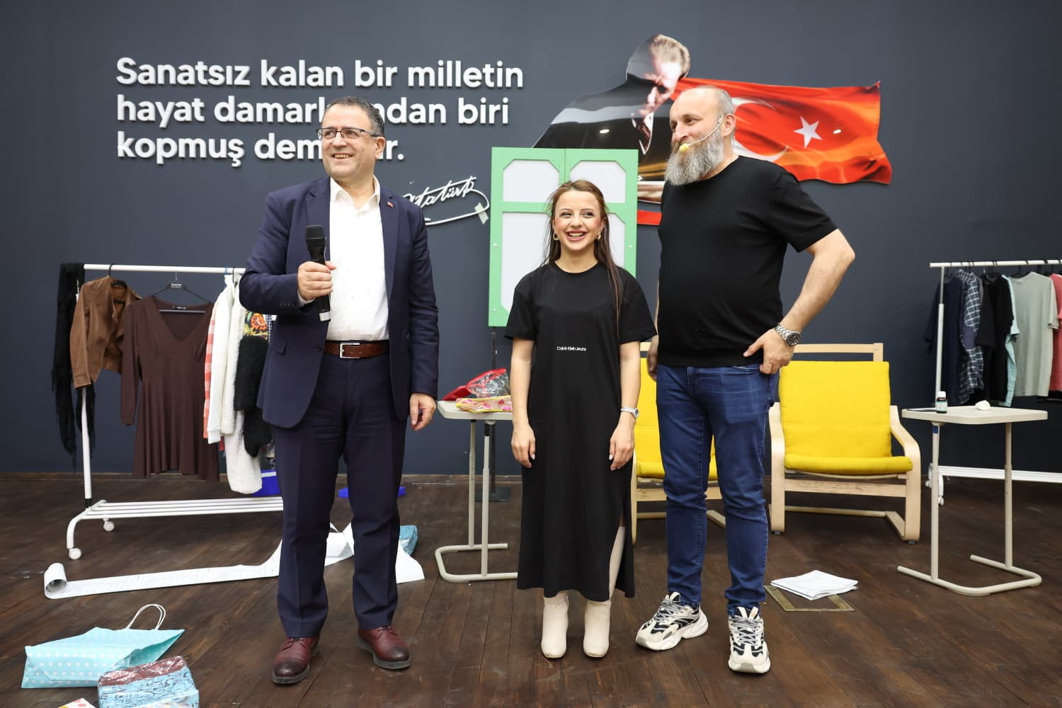 Kahkaha ve Sanat Ayn� Sahnede Bulu�tu